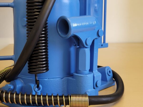 20 Ton Air / Hydraulic Bottle Jack With Wide Base 2 20 Ton Air / Hydraulic Bottle Jack With Wide Base - Image 2
