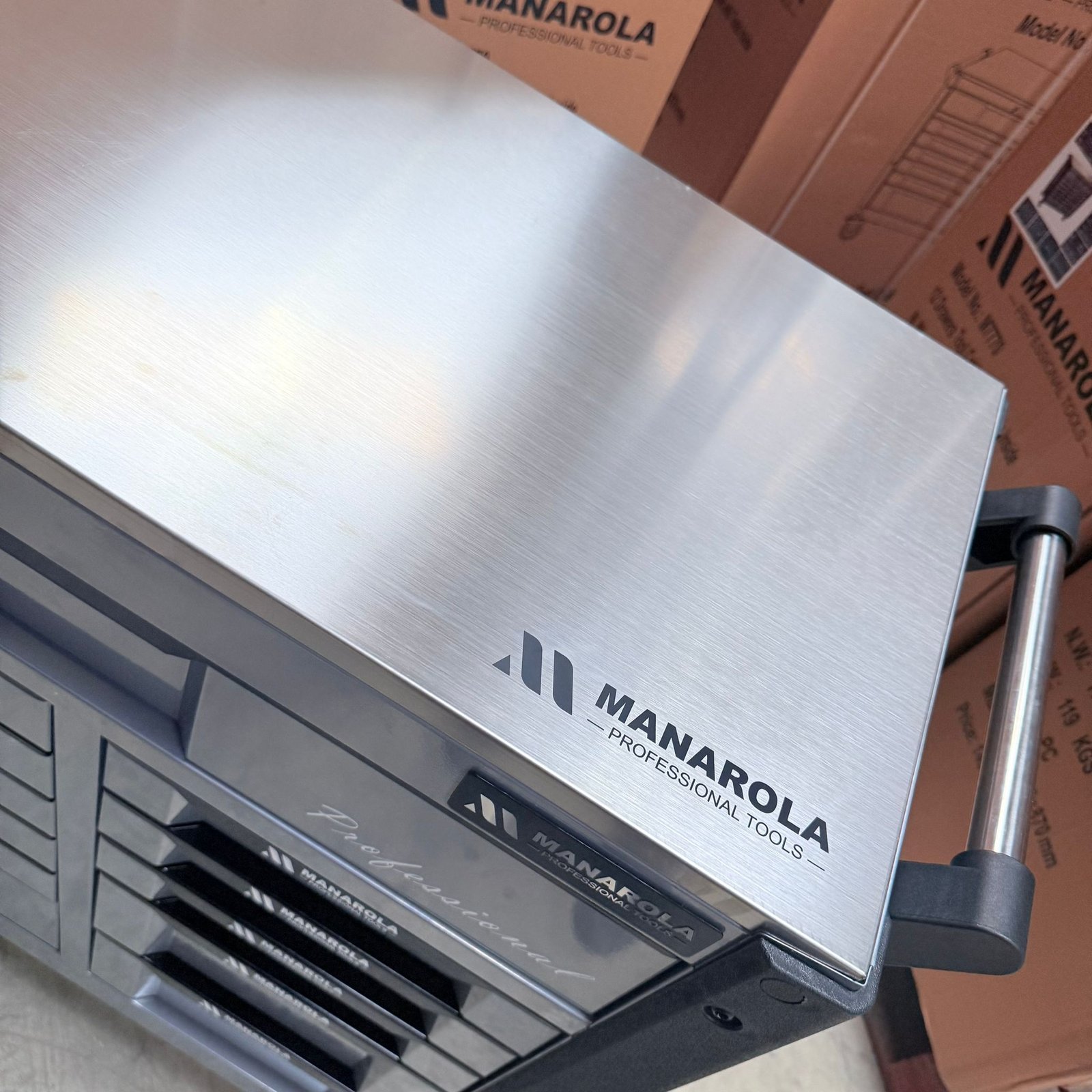 Manarola 12 Drawer Toolchest With Tools With Stainless Steel Work Top - Image 6